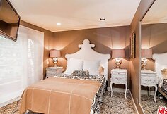 Kendall Jenner namai Beverli Hilse