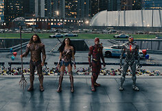 Jasonas Momoa, Gal Gadot, Ezra Milleris ir Ray Fisheris filme „Teisingumo lyga“