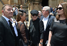 AC/DC vokalistas Brianas Johnsonas ir būgnininkas Philas Ruddas