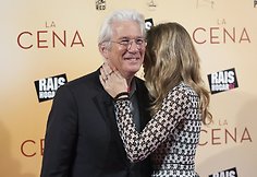 70 Mecio Richardo Gere O Perpus Jaunesnė Zmona Laukiasi Antros Atzalos Vardai 15min Lt