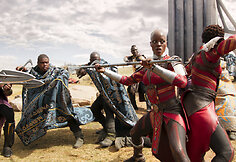 Florence Kasumba filme &bdquo;Juodoji pantera&ldquo;