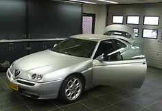 Du variklius turinti „Alfa Romeo GTV“
