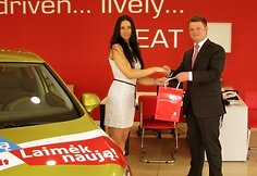 Laura Neni&scaron;kienė ir &bdquo;Autojuta&ldquo; Vilniaus padalinio vadovas Marius Sasnauskas