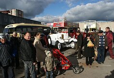 Senovinių angliškų autobusų paroda senturgyje