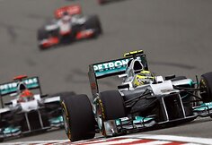 Pirmaujantys &bdquo;Mercedes&ldquo; bolidai