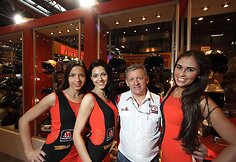 Colino McRea šturmanas Nicky Gristas su „Fast Lap“ merginomis