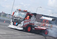 500 AG ir 2000 Nm turinčio sunkvežimio pasirodymas &bdquo;Drift Allstars&ldquo;