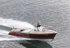 „Lamborghini Riva Aquarama“ kateris