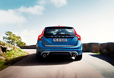 „Volvo V60 Plug-in Hybrid“ su „R Design“ apdaila