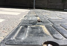 Apgadintas greičio mažinimo kalnelis Stumbrų g.