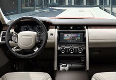 &bdquo;Land Rover Discovery&ldquo; vilko 110 tonų svorio priekabų vilkstinę