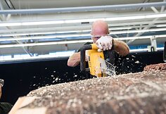&bdquo;Jaguar Land Rover&ldquo; automobilių maketai tampa banglentėmis