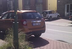 &bdquo;Chevrolet&ldquo; ant pėsčiųjų tako