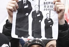 Mitingo dalyvių atsinešti plakatai
