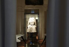 Akimirka Giambattista Valli mados namuose