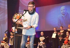 Varėnoje baigėsi jau de&scaron;imtasis žymios kra&scaron;tietės, i&scaron; Senosios Varėnos kilusios režisierės Dalios Tamulevičiūtės profesionalių teatrų festivalis.
