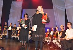 Varėnoje baigėsi jau de&scaron;imtasis žymios kra&scaron;tietės, i&scaron; Senosios Varėnos kilusios režisierės Dalios Tamulevičiūtės profesionalių teatrų festivalis.