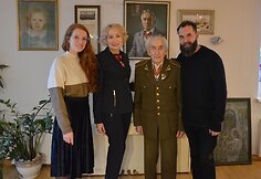 Angelė Jakavonytė su tėvu Juozu Jakavoniu&ndash;Tigru