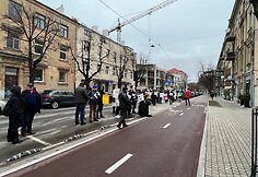 Sausio 4 d. Vilniuje prie Sakartvelo ambasados susirinkę žmonės reikalavo paleisti Michailą Saaka&scaron;vilį i&scaron; įkalinimo ir i&scaron;leisti jį gydytis Vakaruose