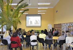 Zarasų rajono savivaldybės vie&scaron;osios bibliotekos lankytojai stebi transliaciją