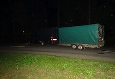 Varėnos policija sulaikė kontrabandinių cigarečių prikim&scaron;tą mikroautobusą su priekaba
