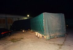 Varėnos policija sulaikė kontrabandinių cigarečių prikim&scaron;tą mikroautobusą su priekaba