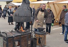 Varėnos centre gerą pusdienį smagiai šurmuliavo septintą kartą suorganizuota Dzūkijos regiono priešvelykinė mugė „Auksalio kupkas“.