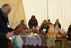 Varėnos centre gerą pusdienį smagiai šurmuliavo septintą kartą suorganizuota Dzūkijos regiono priešvelykinė mugė „Auksalio kupkas“.