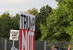 D.Trumpą Londone pasitiko protestuotojai