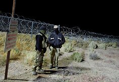 Žmonės renkasi prie „Area 51“