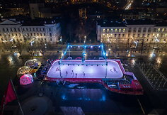 Luki&scaron;kių aik&scaron;tėje atidaryta ledo čiuožykla