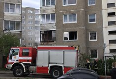 S.Neries gatvėje daugiabučio namo balkone užsidegė padangos