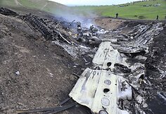 Kirgizijoje sudužusio lėktuvo „KC-135 Stratotanker“ nuolaužos