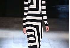 Victorios Beckham 2015 metų vasaros kolekcijos modelis
