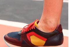 &bdquo;Burberry Prorsum&ldquo; 2015 m. pavasario-vasaros kolekcijos modelis Londono mados savaitėje.