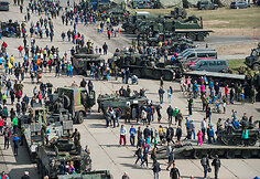 Šiauliuose vyko tradicinis bėgimas naikintuvų kilimo-tūpimo taku „Runway Run 2018“