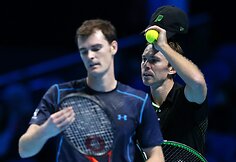 Broliai Bryanai įveikė Johną Peersą ir Jammie Murray