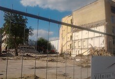 Gaisras griaunamame saldainių fabrike