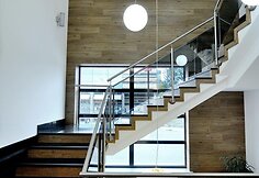 „RE/MAX“ ir „Vero Cafe“ viename biure
