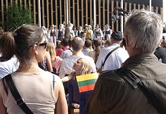 Lietuviai &bdquo;EXPO&ldquo; parodoje lankytojus vilioja maistu: &scaron;akočiais, sūriu, cepelinais