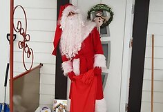 Kalėdų seneliai skuba pas Sužionių vaikus. 2018 m. Kalėdos