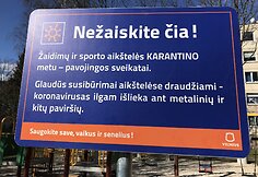 Lentos su įspėjimais vaikų žaidimų aik&scaron;telėse