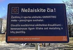 Lentos su įspėjimais vaikų žaidimų aik&scaron;telėse