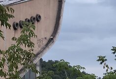 Žmonės ant Sporto rūmų stogo