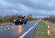Lietuvos ir sąjungininkų kariai nuo pat ryto intensyviai tęsia judėjimą į Gen. Silvestro Žukausko poligoną Pabradėje.