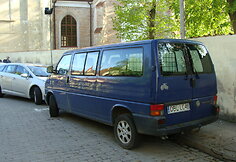 Vilniuje, Pranciškonų gatvėje, apie pusantro mėnesio (pastebėjau kovo 20 d.) mokamoje parkavimo vietoje stovi automobilis su Lenkijos valstybiniu numeriu.