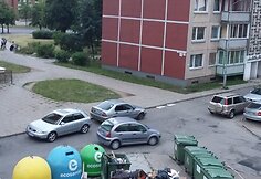 Taip atrodo teritorija prie konteinerių Karoliniškėse