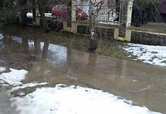 Nemėžio A.Mickevičiaus gatvė per pavasarinį polaidį