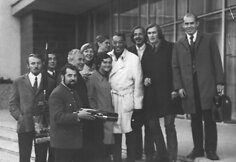 1971 m. Kauno muzikantai vyko į Minske vykusį pasaulinio garso džiazo žvaigždės Duke Elingtono (stovi viduryje) koncertą. Jis ir G.Milleris &ndash; didžiausią įtaką lietuviams padarę džiazo muzikantai.