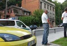 Kaune dviratininkas rėžėsi į automobilį
